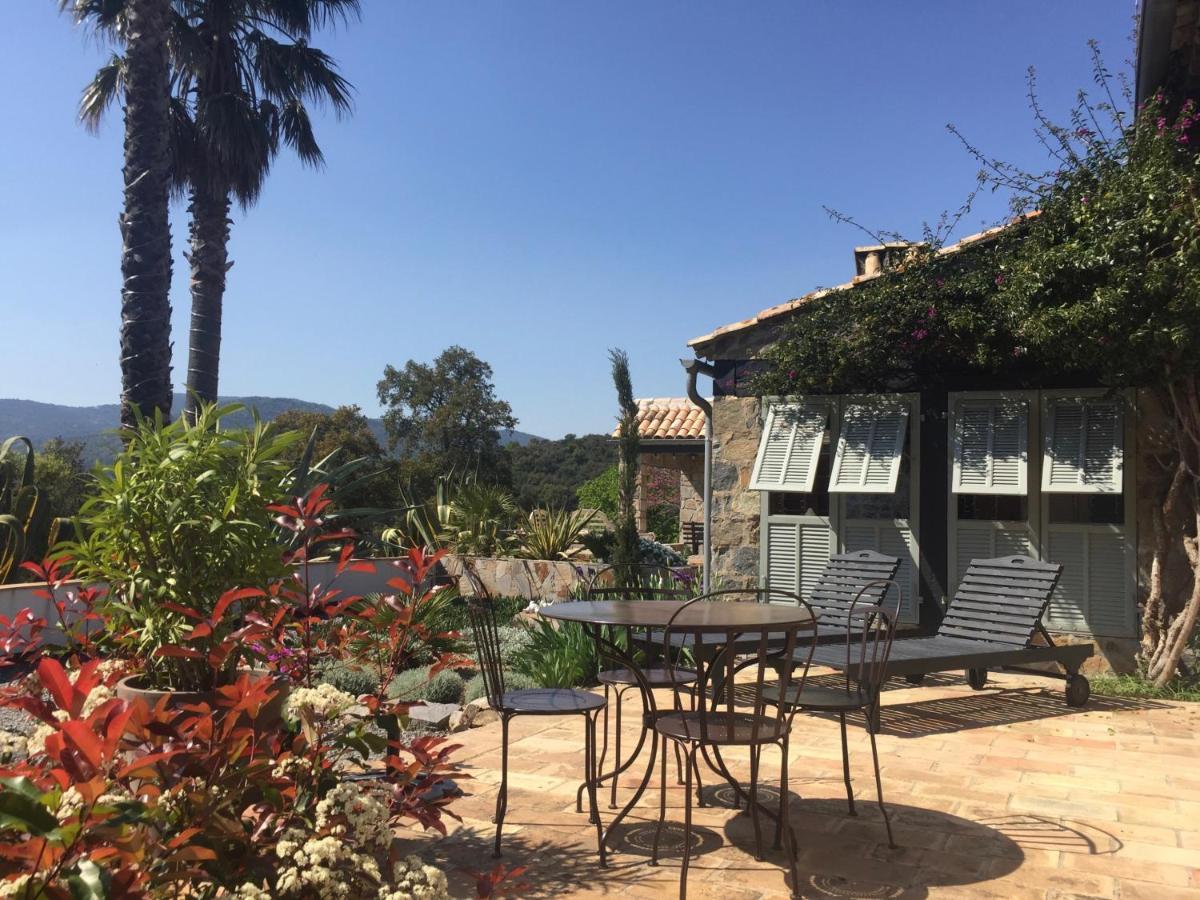 Bed and Breakfast Les Aurochs Grimaud Exterior foto