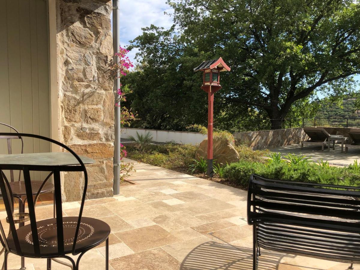 Bed and Breakfast Les Aurochs Grimaud Exterior foto