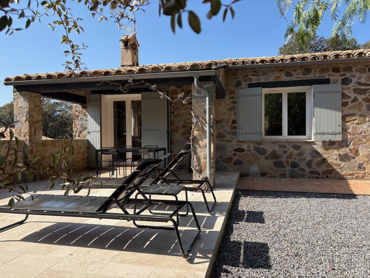Bed and Breakfast Les Aurochs Grimaud Exterior foto